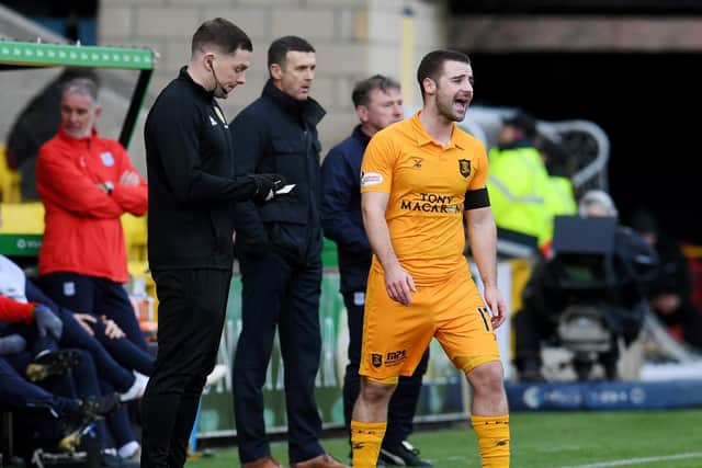 Scott Robinson will remain at Livingston until 2021 after the utility man penned a new contract.