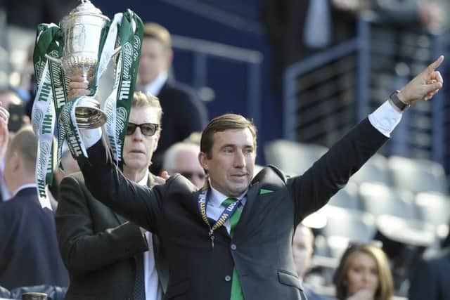 Alan Stubbs lifts the Scottish Cup after Hibs win over Rangers in 2016.