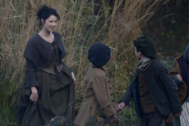 Caitriona Balfe, who plays Claire Fraser, films a scene in Pollock Park, Glasgow. Picture: HEMEDIA/ SWNS Group