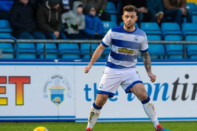 Kerr Waddell has completed a move to Montrose. The centre-back left Dundee this summer having spent time with Morton last season. He has signed a two-year deal.
