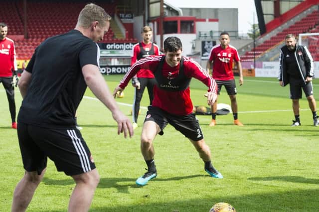 Aberdeen boss Derek McInnes, right, keeps an eye on Scott McKenna in Training. Picture: Paul Devlin/SNS