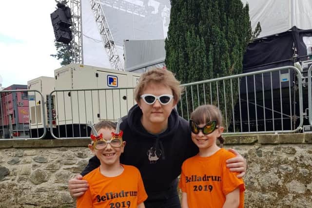Niamdh (right) and her brother Billy with Lewis Capaldi