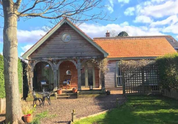 An ideal retreat for couples or families, this guest house is stationed near the high street and the beach. It offers up loads of natural light and is decorated in a coastal theme. 72 per night
