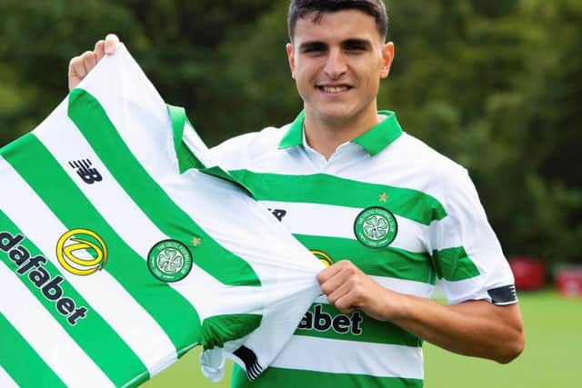 Mohamed Elyounoussi has signed on loan for Celtic.