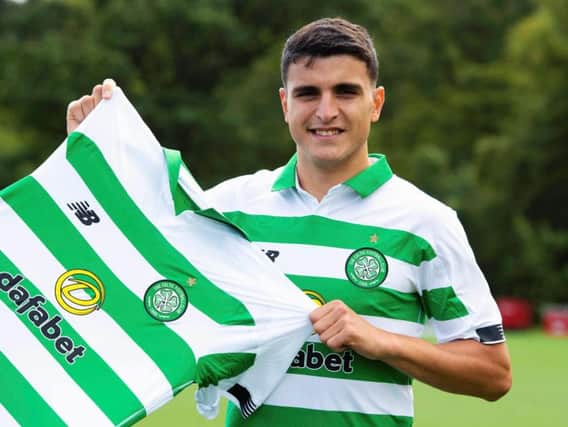 Mohamed Elyounoussi has signed on loan for Celtic.