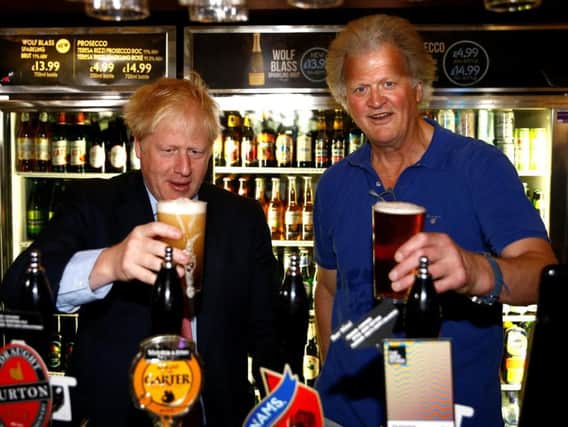 Tim Martin with Prime Minister Boris Johnson