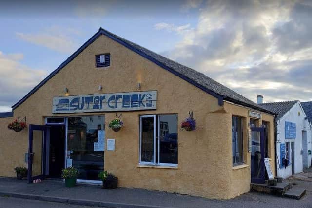 Michelin say: "A great little eatery hidden away by the harbour in a well-preserved coastal town. Wonderfully seasonal cooking features seafood from the local boats and pizzas from the wood-fired oven. Its run by a friendly, experienced couple."
