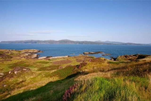 This private island extends to just over 90 acres and is  situated in the Firth of Lorne.
