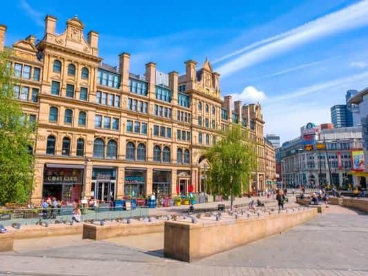 Regarded as one of the friendliest cities in England thanks to its multicultural mix of residents, Manchester is easy to navigate and boasts plenty of bars and social hangouts to make new friends