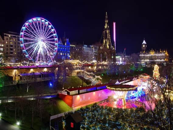 Edinburgh Christmas market lights up the skyline. (Picture: Shutterstock)