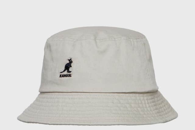 British brand Kangol had (and still has) a whole range of bucket hats to choose from. The brand was founded in the 1920s by Jakob Henryk Spreiregen, who emigrated to England in 1915 from Poland