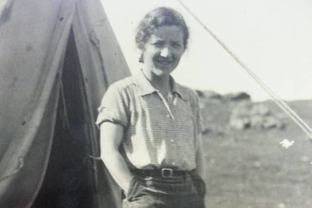 Jenny Gilbertson in Shetland in 1932 to film Seabirds