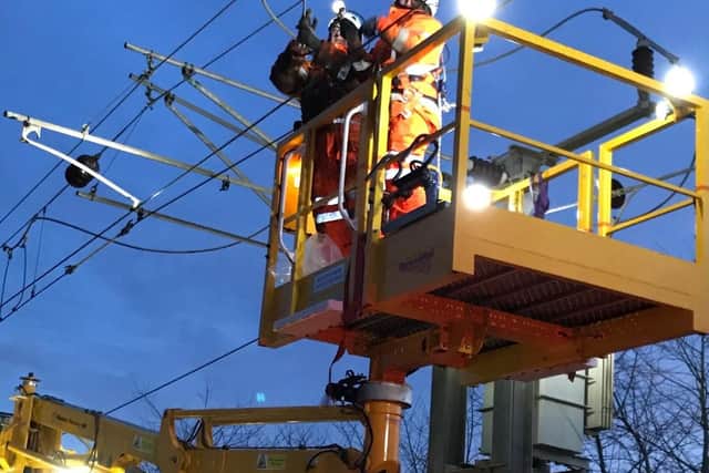 Railway staff fixing the faulty lines   picture: ScotRail