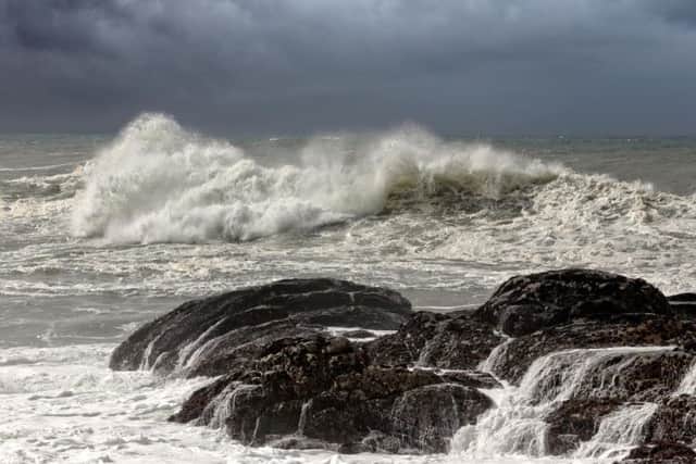 A Met Office yellow weather warning is in place for parts of Scotland, as a spell of very strong winds is set to hit western parts of Scotland during Monday night (3 Feb)