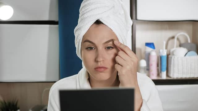 There are certain things you should and shouldn’t do when plucking, waxing and generally looking after your eyebrows, according to beauty experts (Photo: Stasonych)