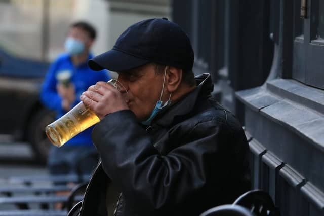 What you need to know about alcohol and the Covid-19 vaccine (Photo: LINDSEY PARNABY/AFP via Getty Images)