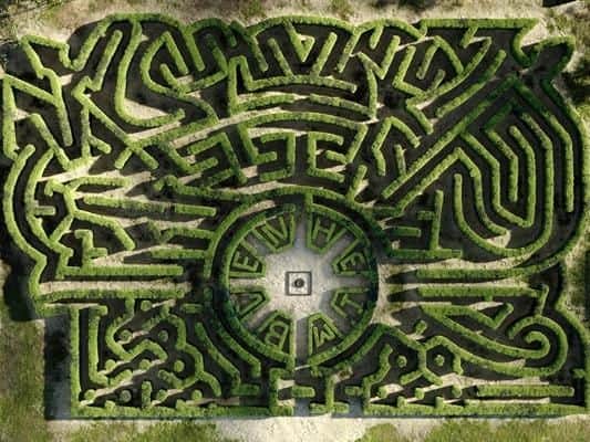 Made up of more than 3,000 yew trees and covering almost two acres, this complex maze reveals a cannon firing a ball, banners and trumpets, inspired by Grinling Gibbon's Panoply of Victory carvings on the roof of the main building.