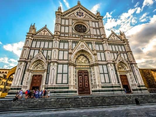 In Florence it is an offence to eat or drink while sitting on church steps or within a church courtyard. The same law applies to eating near any public buildings.